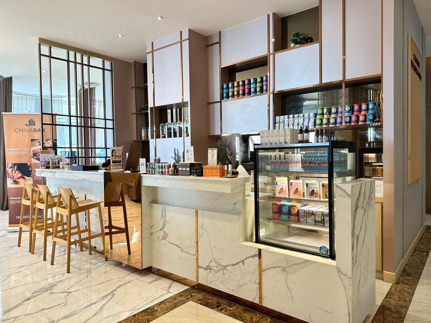 Dr. J Clinic – หมอผู้เชี่ยวชาญด้านการปรับรูปหน้าและฟื้นฟูผิวพรรณที่มีประสบการณ์และความเชี่ยวชาญในด้านนี้ ประเมินผลการรักษาอย่างแม่นยำ เคสต่อเคส