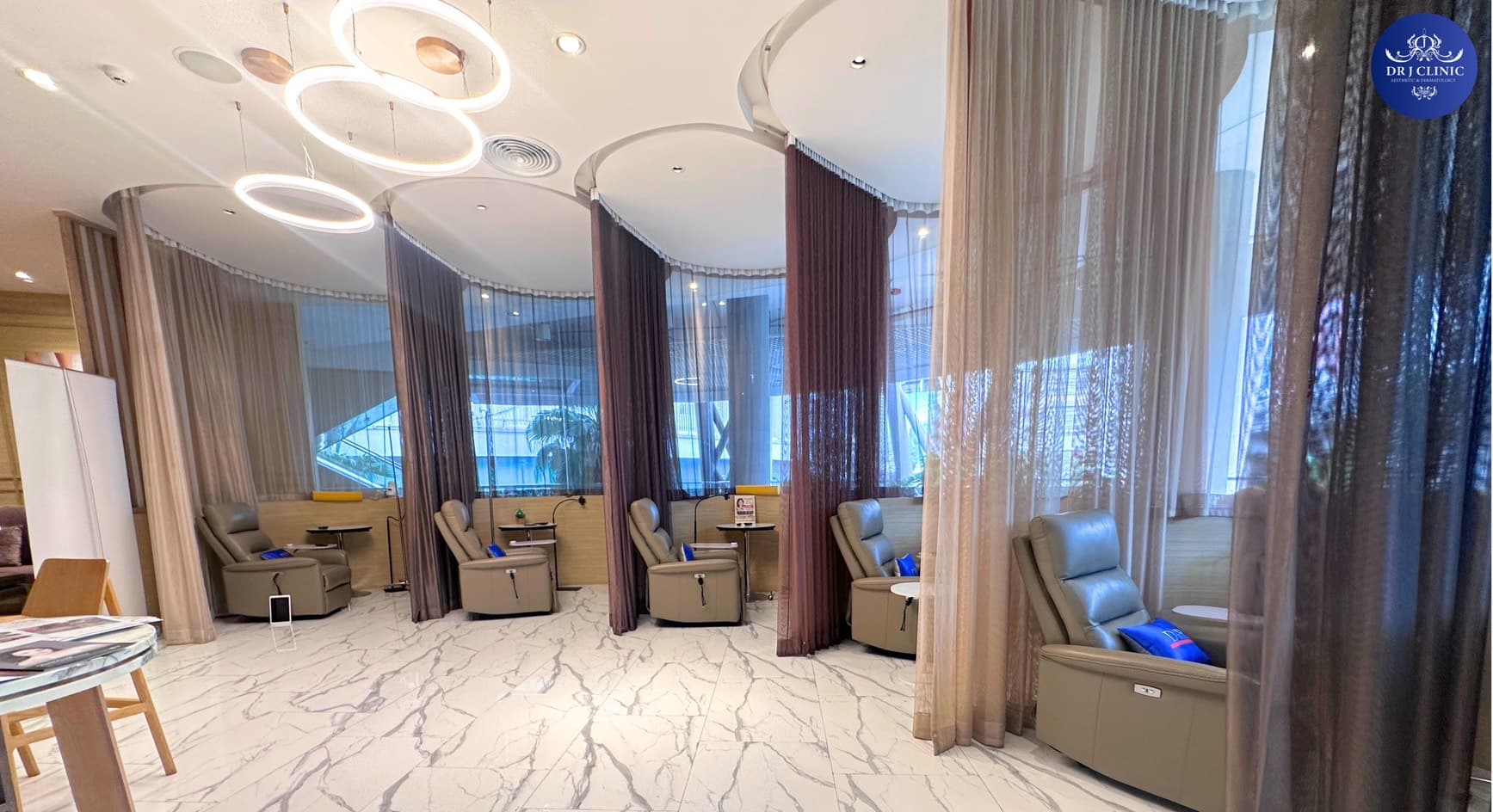 Dr. J Clinic – คลินิกความงามที่มีความเชี่ยวชาญด้านการปรับรูปหน้าและฟื้นฟูผิวพรรณ ด้วยเทคโนโลยีที่ทันสมัยและปลอดภัย